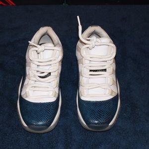 Air Jordan 11 lows